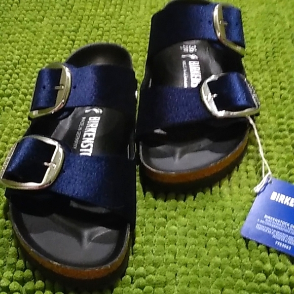 Birkenstock Shoes - NWT Birkenstock- Arizona Big Buckle Rivet Logo- Midnight-Size 5. Floor Model.